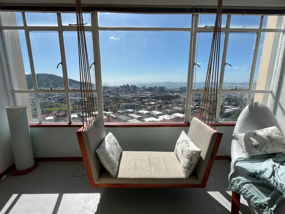 Apartment Vibes & A Swing In The Sky