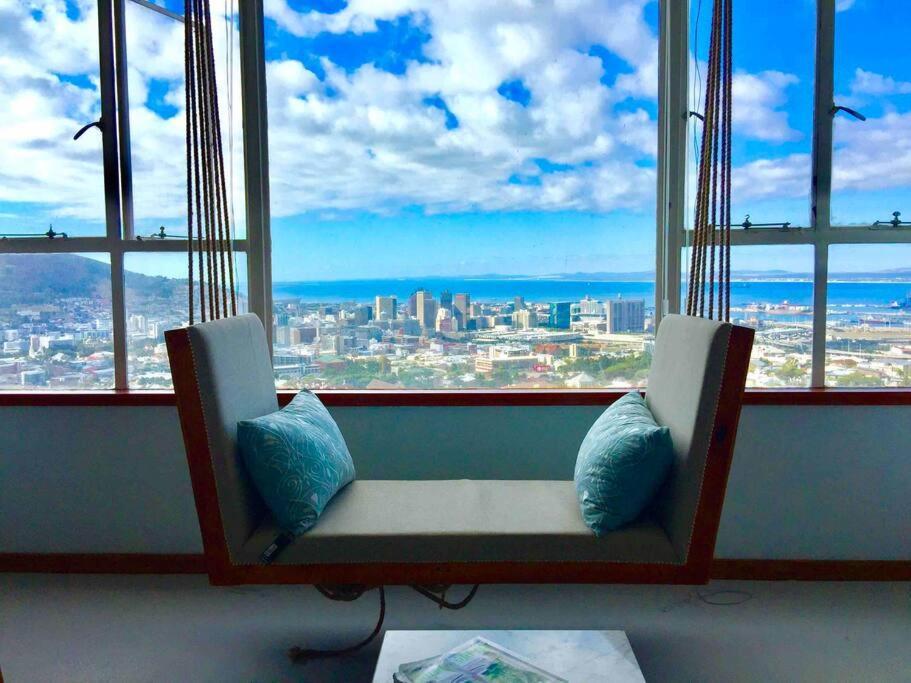 Apartment Vibes & A Swing In The Sky